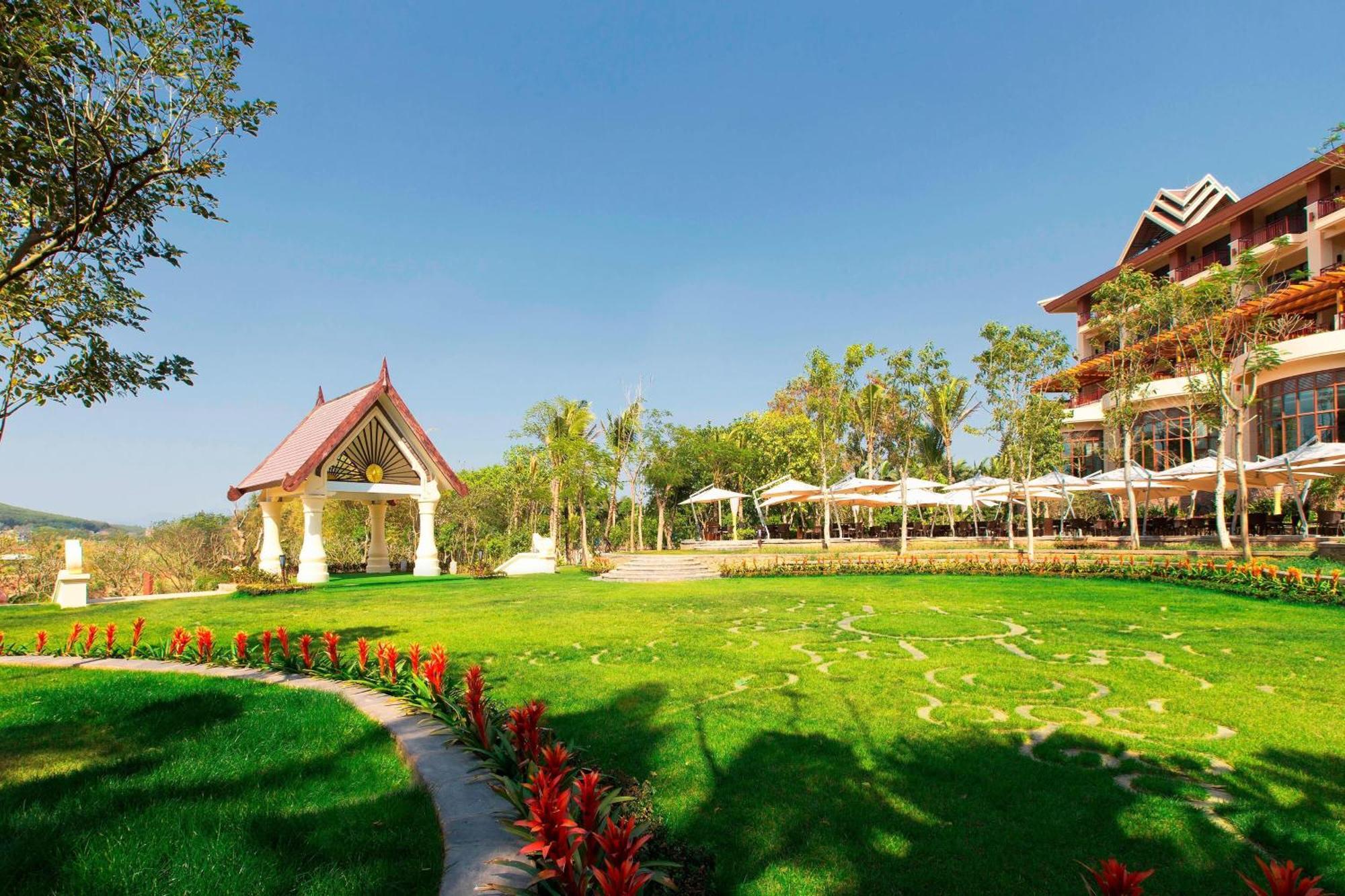 Sheraton Grand Xishuangbanna Hotel Jinghong Exterior foto